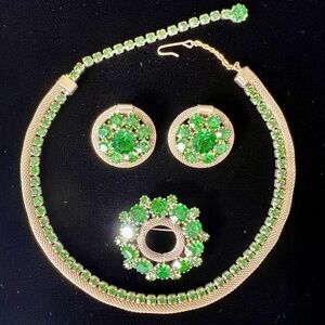 Vintage Weiss Emerald Green Rhinestone Necklace, Earrings & Brooch Set